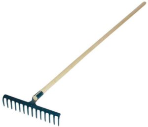 Kovové hrábě s násadou