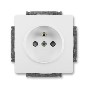 Zásuvka jednonásobná s clonkami Swing L jasně bílá