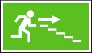 Únikový východ vpravo po schodech dolů - plastová tabulka 210×123 mm