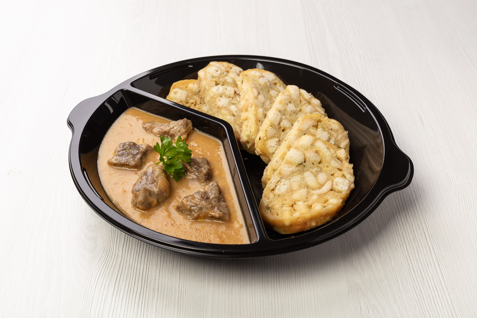 Chlazené - Hovězí maso se svíčkovou omáčkou