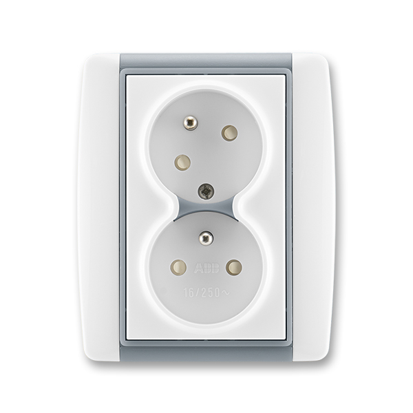 Zásuvka dvojnásobná natočená s ochrannými kolíky